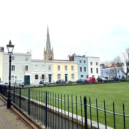 Am Living - Cheltenham Town Centre - St Georges Square מראה חיצוני תמונה