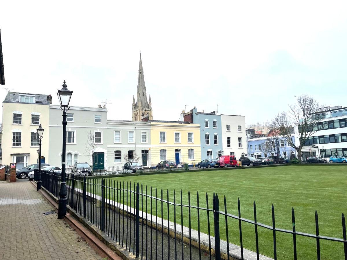 Am Living - Cheltenham Town Centre - St Georges Square מראה חיצוני תמונה